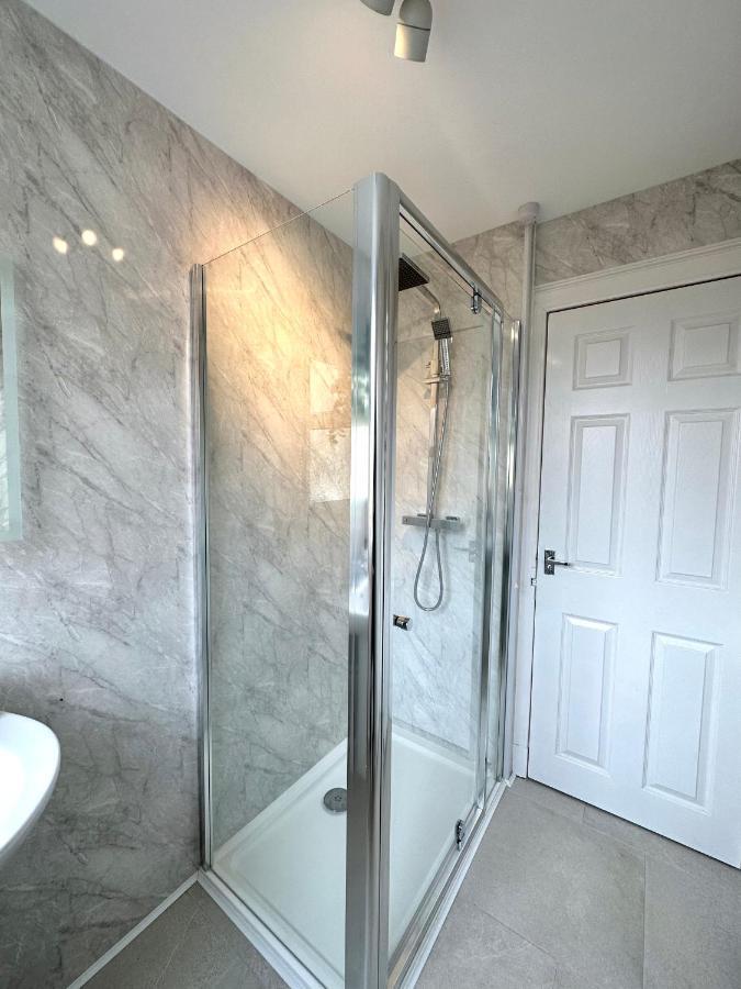 Stylish 3 Bedroom City Retreat パース エクステリア 写真