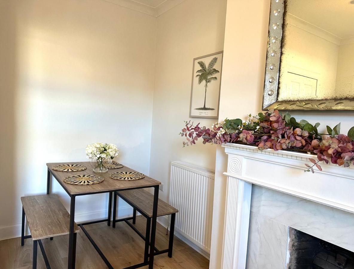 Stylish 3 Bedroom City Retreat パース エクステリア 写真